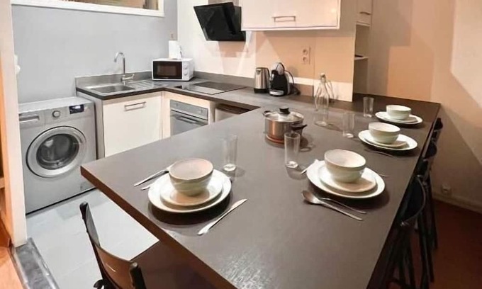 Quartier Chorier-Berriat Appartement | Le Filmophile Spacieux Avec 2 Balcons et Garage Privé