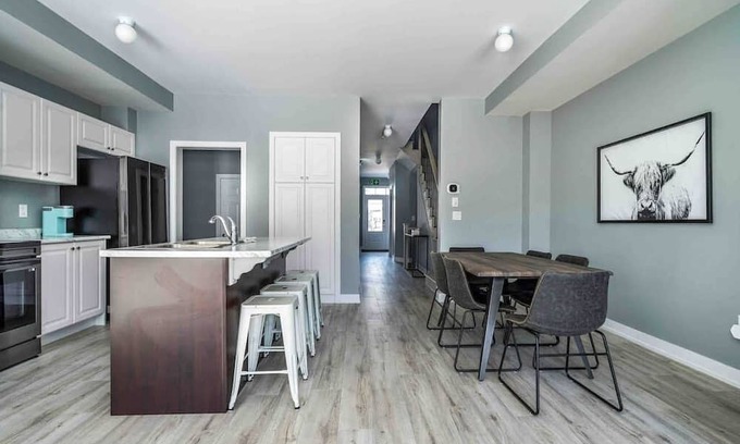 The Blue Mountains Maison | Newly built Village 3 Bedroom /Shuttle Bus