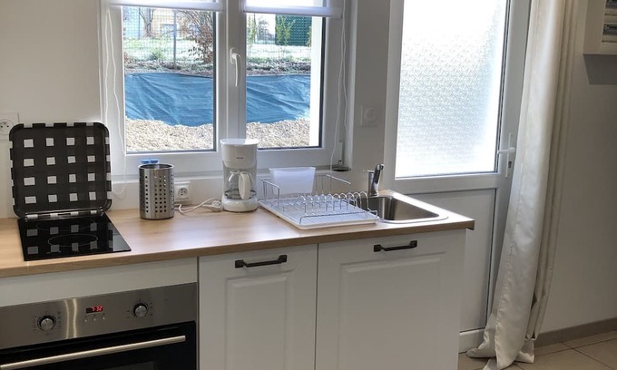 Verpel Appartement | Chez Marthe. Plain Pied de 25 m2 Tout Confort sur Terrain Clos, à la Campagne