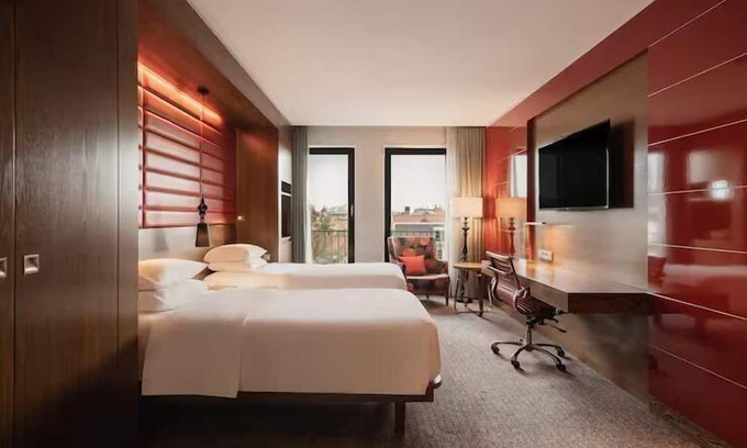 The Hague Center Maison | Experience Comfort, and Discover Joy! 2 Relaxing Units, Pets Allowed!