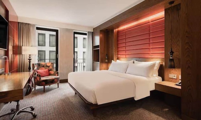 The Hague Center Maison | Your Gateway to Relaxation! 2 Spacious Units, Pet-friendly Property!