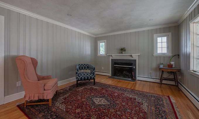 Wallingford Center Maison | Wonderful 3 BR Home w/ Indoor Fireplace near CT Historical Places