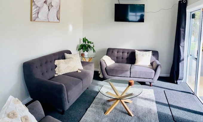 Petone Maison | Petone Beach - Entire Villa & Optional Sleep-Out