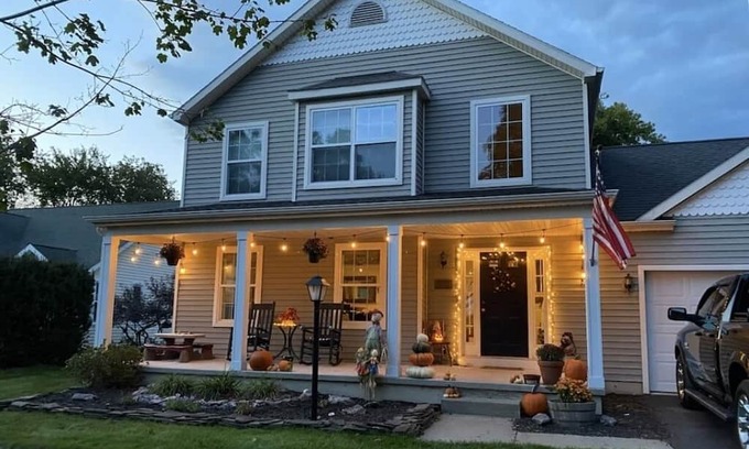 Saratoga Springs Maison | Saratoga Race Course get away!