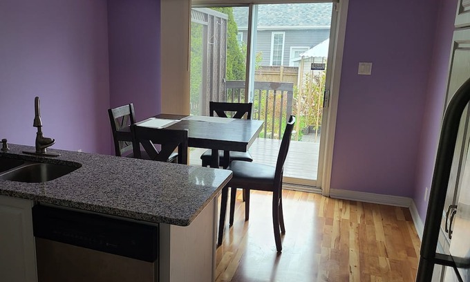 Orleans Village - Chateauneuf Maison | Beautiful spacious house in Ottawa