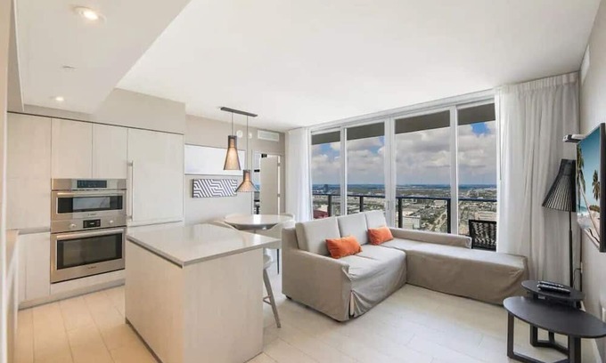 Hollywood South Central Beach Appartement | 253B/ 3 bedroom with Balcony view!