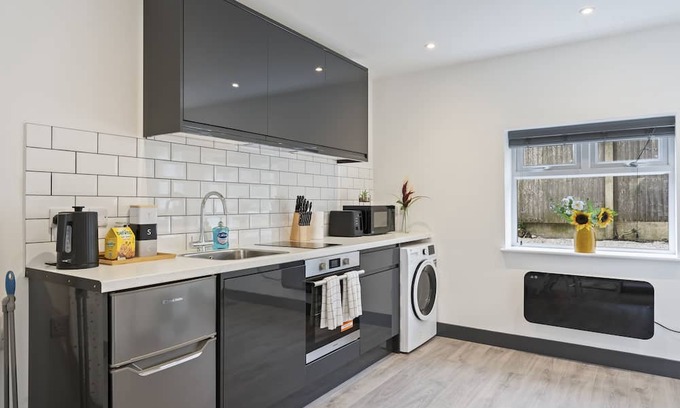 Giltbrook Appartement | The Green Studio | Free Parking | Long Term Bookings