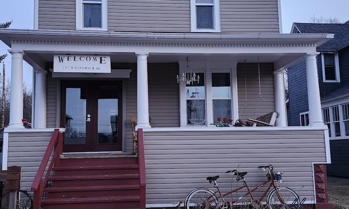 Ishpeming Appartement | Superior Stay and Play. Bright and cheery full size apartment near trails