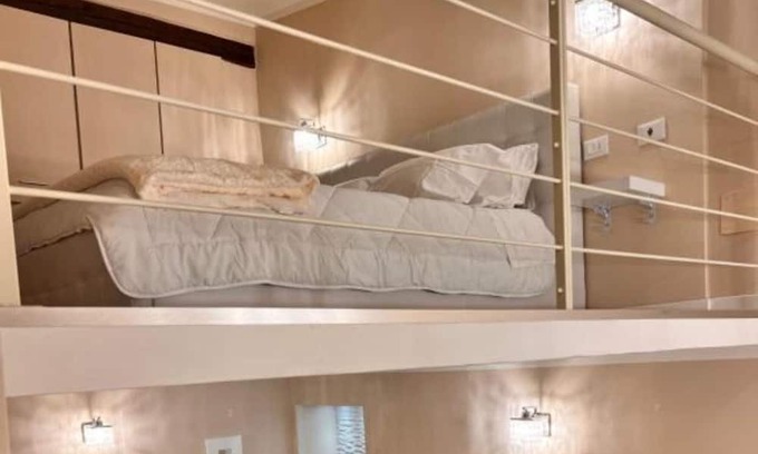 Ponsacco Appartement | Apartment "La Torretta" with Wi-Fi & A/C