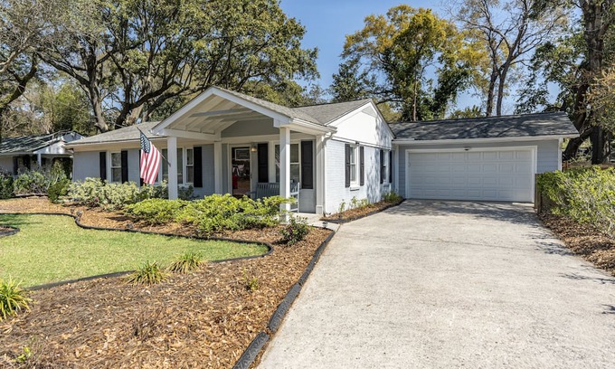 Old Village Maison | 3 BR with private pool close to beaches