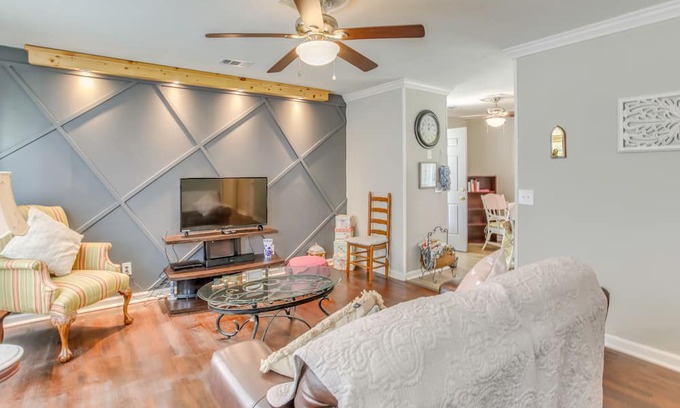 Marion Maison | Cozy Marion Home: Fenced Yard, Near Downtown!