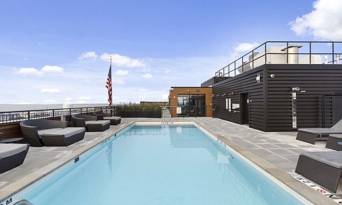 Lynn Appartement | Luxurious Rooftop stay 5 min from Beach
