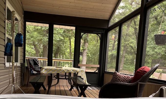 Division No. 4 Cabine | Private cabin with hot tub and gazebo located at beautiful Rock Lake, MB