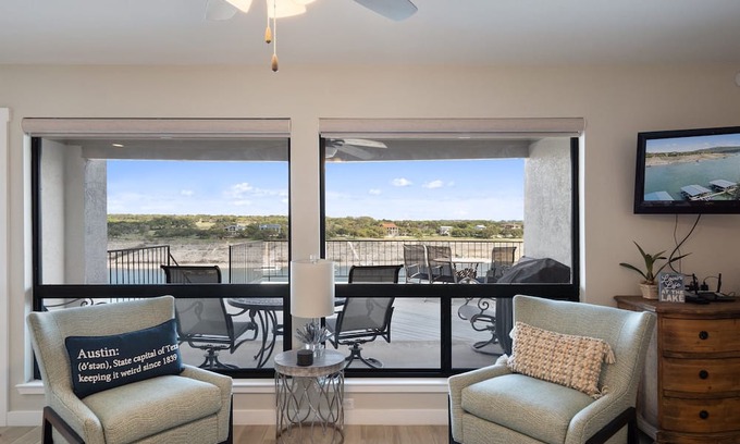 Briarcliff Copropriété | Classy Lake Travis condo with a pool and Hot tub