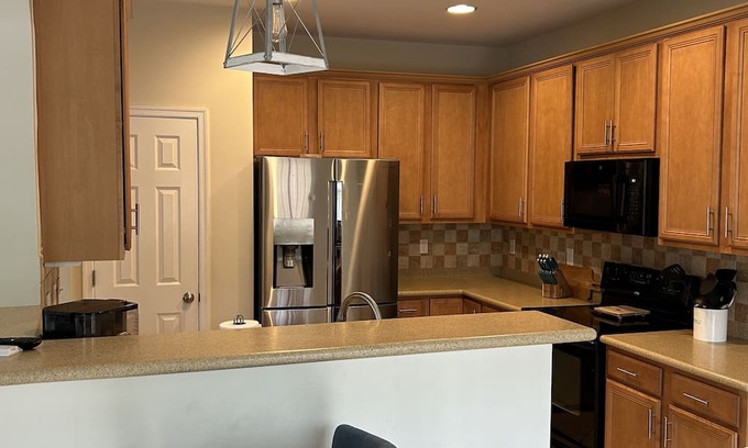 Midlothian Maison | Welcome to suburbia! 3bedroom townhome in Midlothian - close to 288 & Powhite!