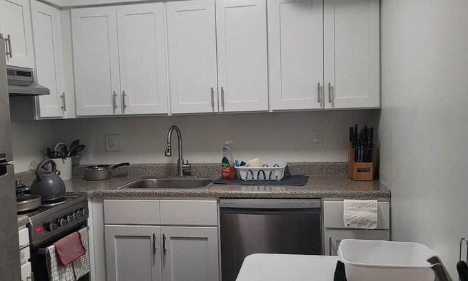 Wynnefield Appartement | 5 mins to St. Joe's and 10 mins to Linkednor hospital, 5 mins from food areas.