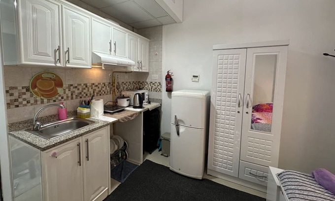 Al Sabkha Appartement | The Regal Residency Studio, 1 Minute Walking Distance from Gold Souk