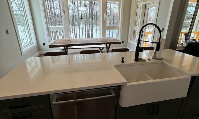 Granite Falls Maison | Coveside Drive - Beautiful Lakefront Home!