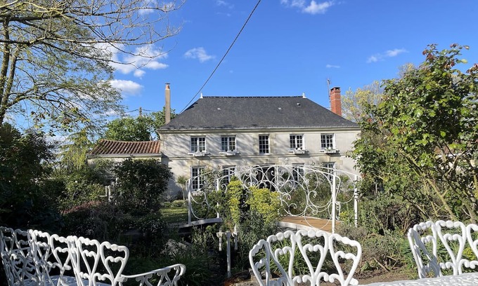Nueil-sur-Layon Lit Et Petit-Déjeuner | Chambre de Charme Dans un Jardin de 1500m2