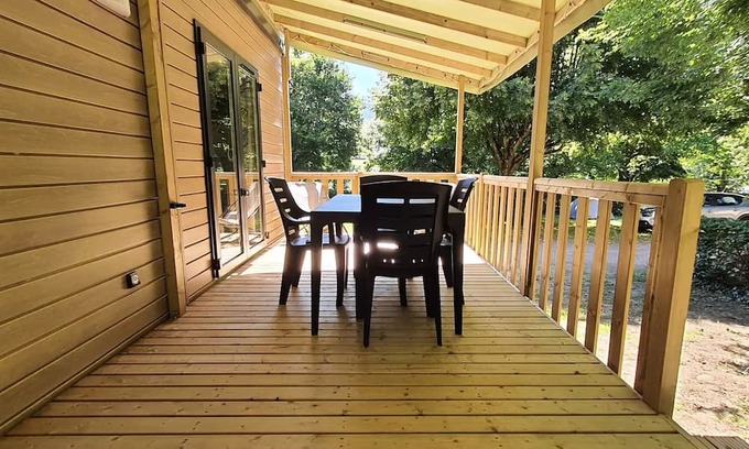 Saint-Point Maison | Flower Camping du Lac de Saint Point Lamartine - Saône et Loire - Southern Burgundy * - Premium mobile home 33m² - 2 bedrooms - covered terrace for 4 people