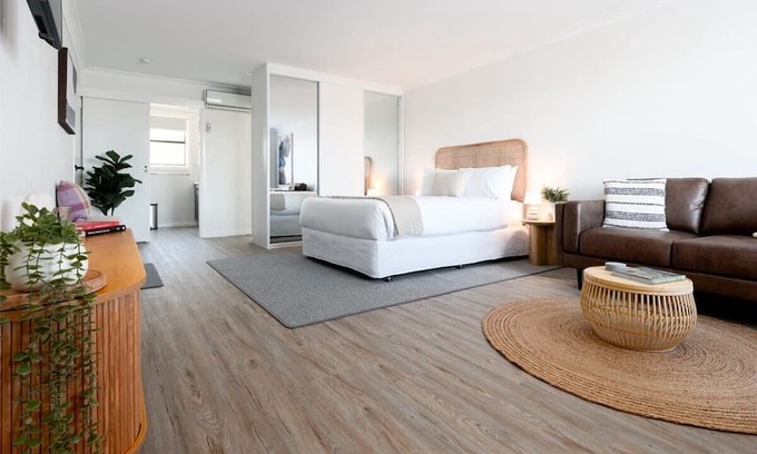 Riverside Appartement | Cute and Cosy Studio with Parking & WiFi