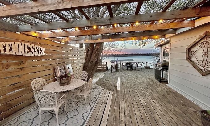 Dundee Maison | The Bella Luna on Moon Lake near Clarksdale, MS