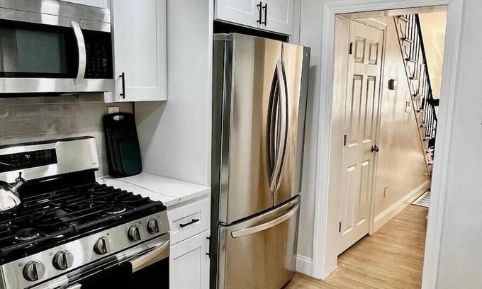 South Philadelphia Maison | Stylish & Spacious South Philly Gem