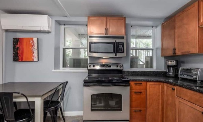 East Bayside Appartement | Close to Portland Old Port Apt | Sleeps 4