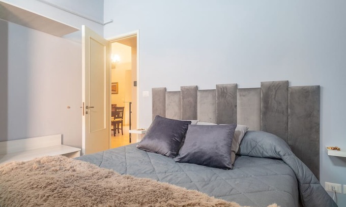 Belpasso Maison | Holiday Home 'Le 100 Sculture Apartment' with Mountain View, Wi-Fi and Air Conditioning