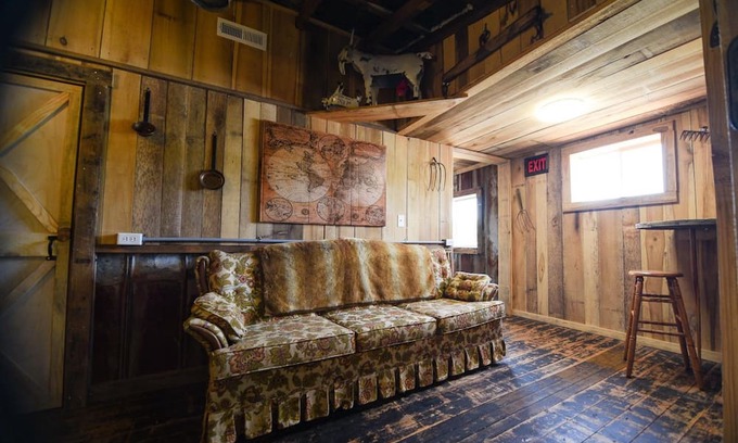 Tracy City Maison | Goat Pen Hostel - Gizzard South