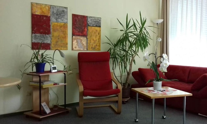 Langwasser Nordwest Appartement | Studio Apartment 'Ferienwohnung Nahe Der Messe' with Balcony and Wi-Fi
