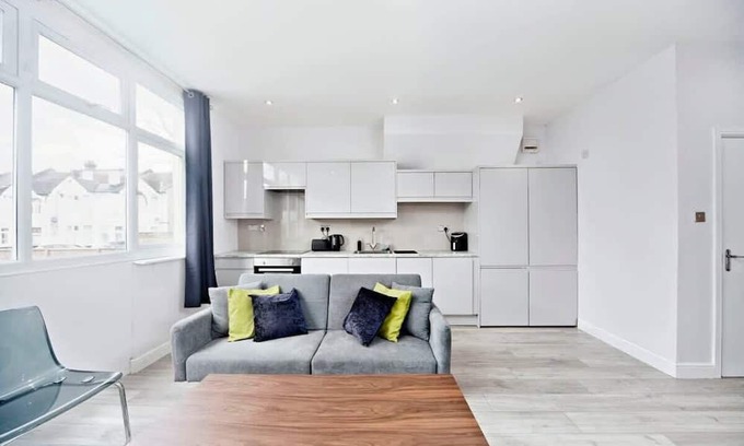West Thornton Appartement | Chic 1BR Thornton Flat - Charm and City Access