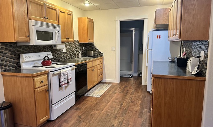 Creswell Appartement | Private apartment 25 minutes from Hayward Field and the University of Oregon!
