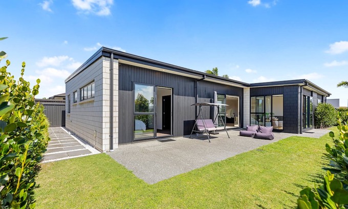 Papamoa Beach Maison | Sol Escape - Papamoa Beach Holiday Home