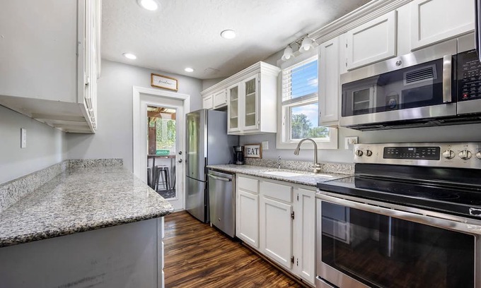 Merritt Island Maison | Charming quaint home, bordering Kennedy Space on a 5 acre equestrian estate.