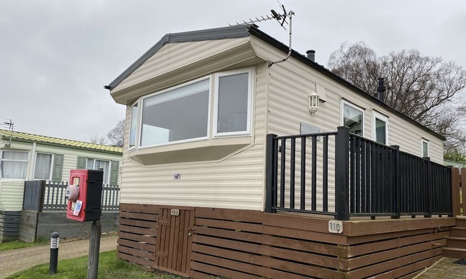 Leven Cabine | Beautiful 2-Bed Caravan situated near Leven, Fife