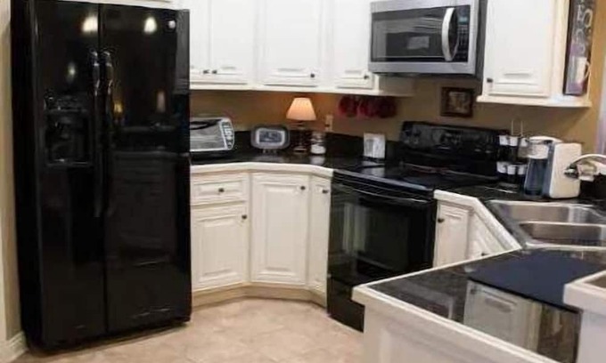 Beebe Maison | RaneyDay RedBird Retreat Water View/near Searcy AR