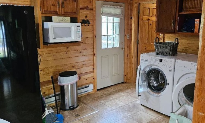 Clearbrook Maison | 1 bedroom/1 bath cabin house with garage! Large front & back deck w/big backyard
