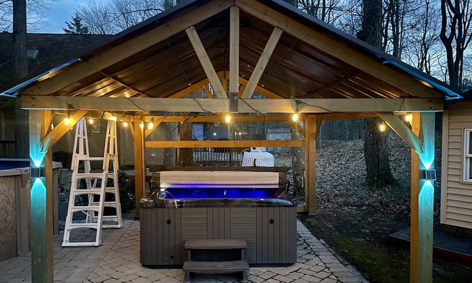 Tobyhanna Maison | LaCasa w/private pool, jacuzzi, game room and playground