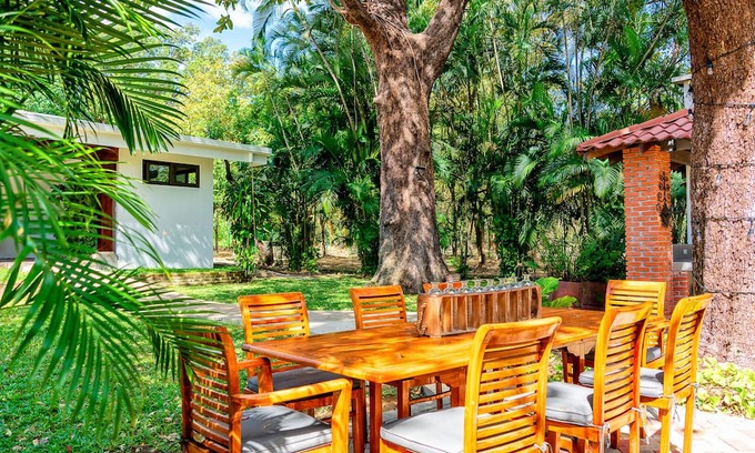Liberia Autre | Farmhouse Retreat, Private Pool, amazing gardens