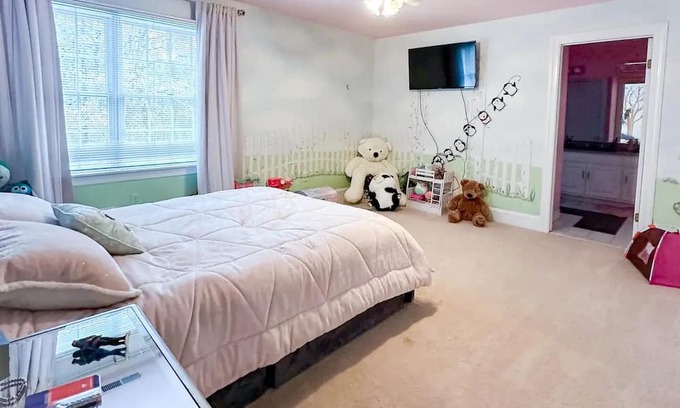 Medford Maison | Lakeside Getaway in Medford, NJ!