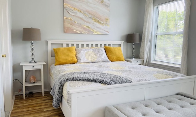 Mays Landing Maison | Upscale Town Home