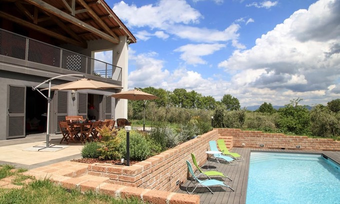 Soriano nel Cimino Villa | Villa with saltwater pool with olives & hazelnuts