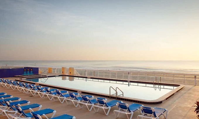 Ormond Shores Maison | Hear the Atlantic waves in this Studio resort apt in Ormond Beach with vacation