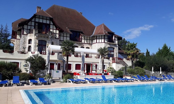 Daumazan-sur-Arize Maison | Villa de luxe on estate with 2 swimming pools