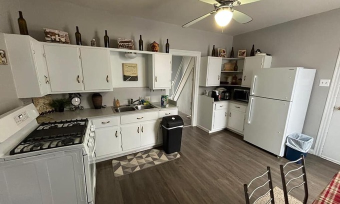 Saginaw Maison | The One Eared Rabbit-entire home in Saginaw