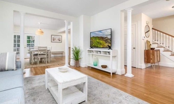 Black Rock Historic District Maison | Immaculate 4-Bed House close to the beach