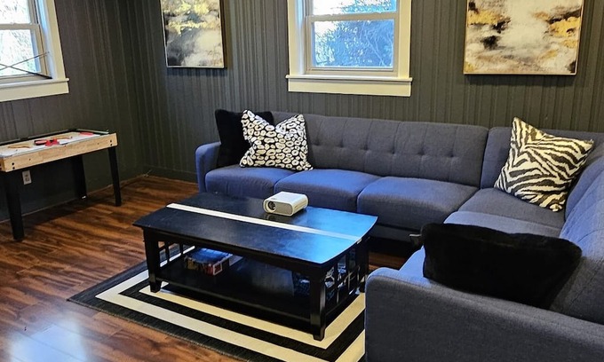 Charlotte Maison | Charming 4-bedroom house with AC and WiFi in superb Charlotte LoSo Area