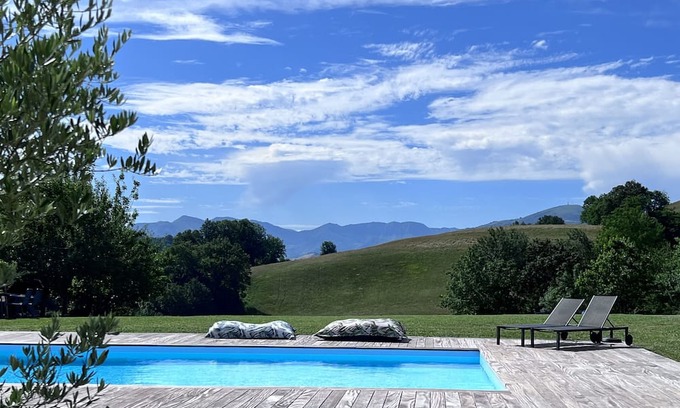 Caro Appartement | Apartment 'Maison Biscaya Appt 2 À 4 Pers' with Mountain View, Shared Pool and Wi-Fi