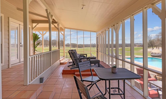 Leon Junction Autre | Lakeside Farmhouse with Pool on 142 Acres near Temple, Texas
